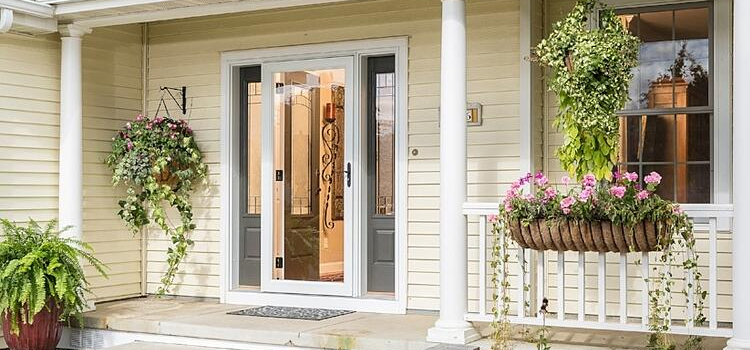 screen door installation in Lauderdale Lakes