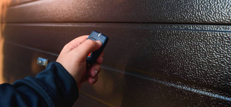 automatic door opener with remote control in Lauderdale Lakes