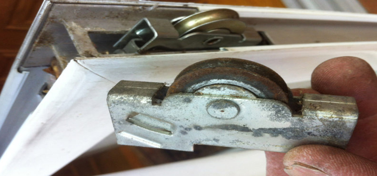 screen door roller repair in Lauderdale Lakes